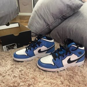 Jordan 1 Mid
